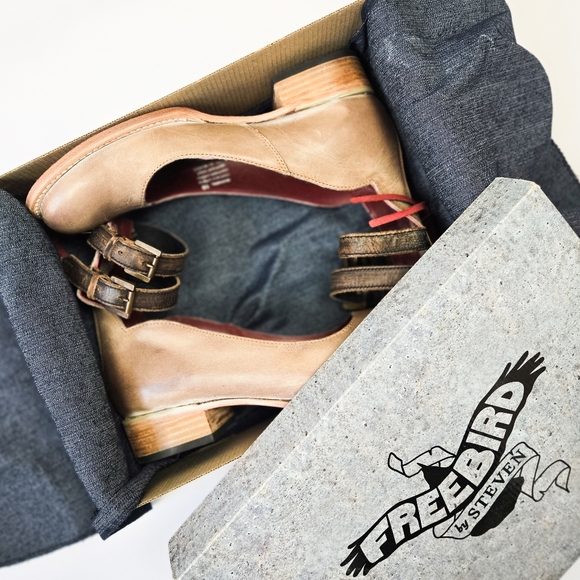 EUC Freebird Maribel Shoes, Taupe - Picture 11 of 13